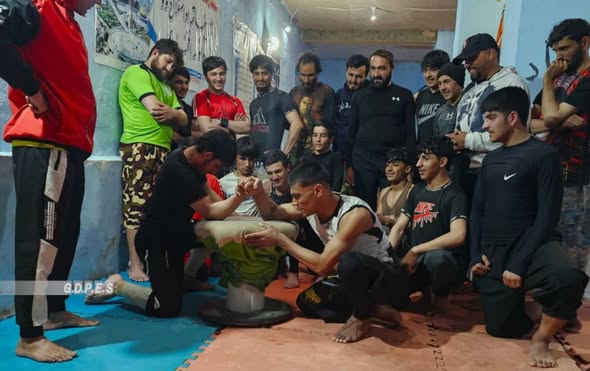 زابل؛ شاجوی ولسوالۍ کې د ۲۳ ورزشکارانو ترمنځ د لاس چپه کولو سیالۍ ترسره شوې