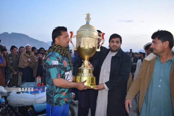 ننگرهار؛ رقابهای کرکت تیپ بال میان ۸۰ تیم در ولسوالی مومند دره به پایان رسید