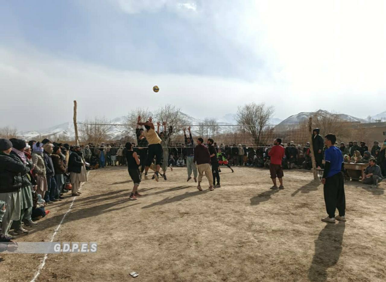 بامیان ؛ تیم فیروز بهار قهرمانی والیبال پسرویه ولسوالی یکاولنگ شد