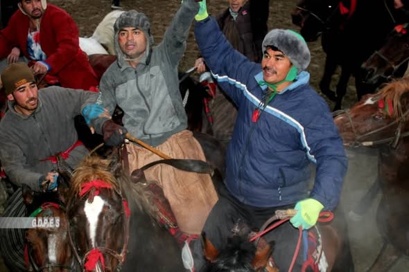 بلخ؛ برگزاری رقابت‌های بزکشی میان ۸۰ چاپنداز در شهر مزار شريف