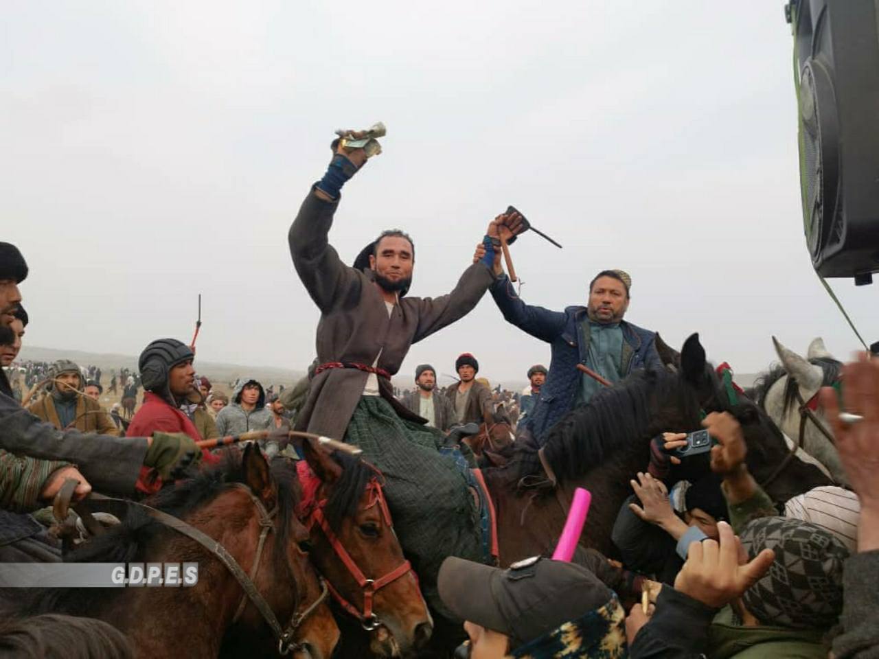 کندز؛ په امام صاحب ولسوالۍ کې د ۸۰ چاپندازانو ترمنځ د وزلوبې سيالۍ وشوې