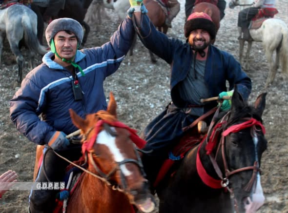 بلخ؛ برگزاری رقابت‌های بزکشی میان ٧٠ چاپنداز در شهر مزار شريف