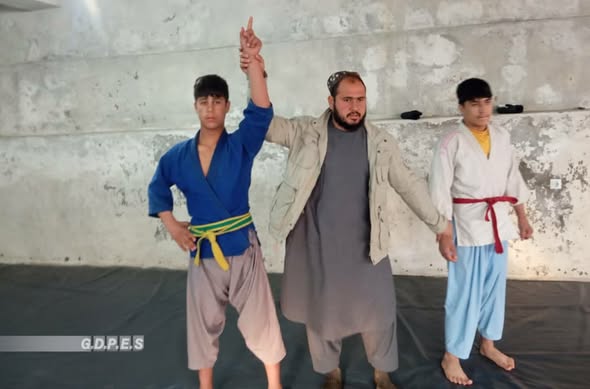 کندز کې د ۵۴ ورزشکارانو ترمنځ د سیمه‌ییزې پهلوانۍ سیالۍ ترسره شوې