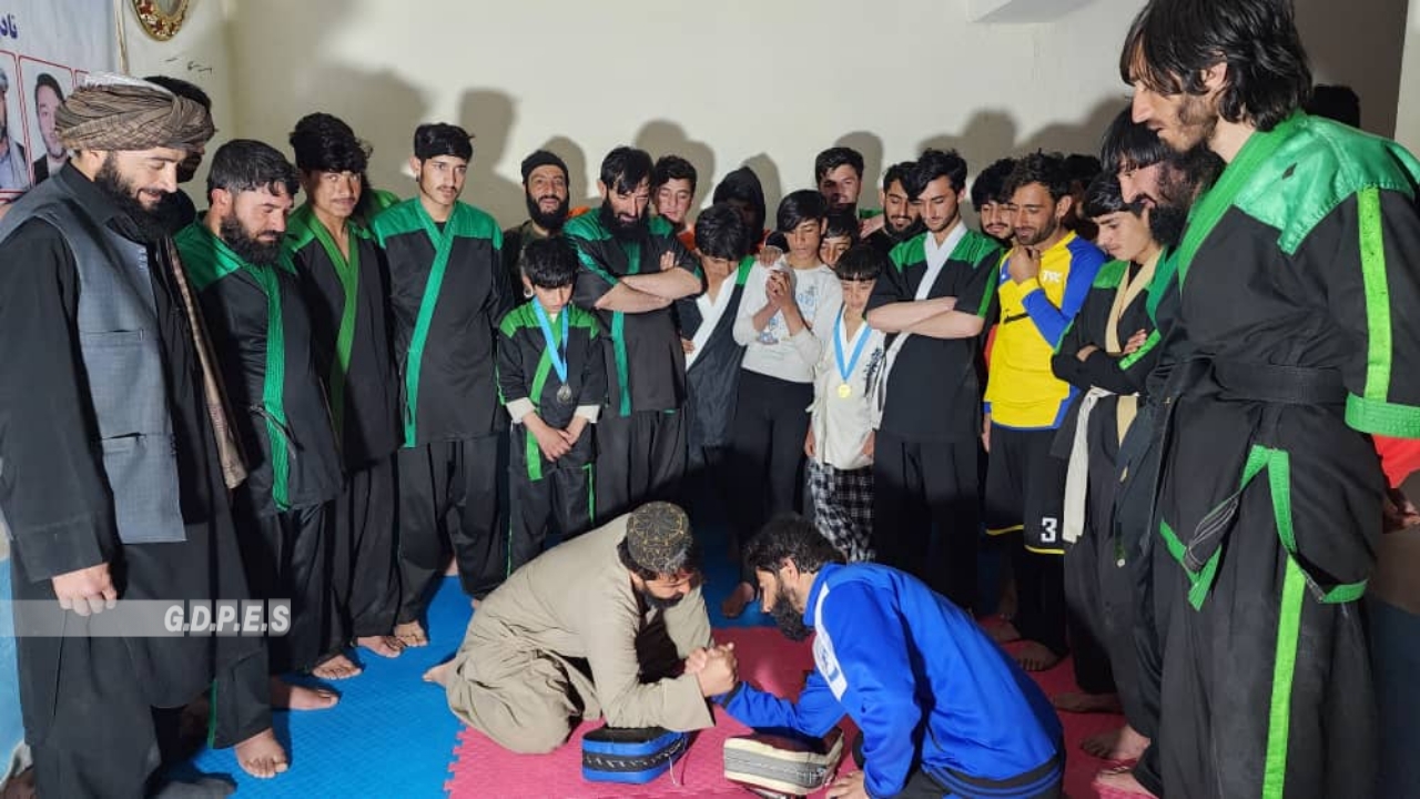 زابل؛ رقابت‌های دست‌کشتی میان ۴۰ ورزشکار در ولسوالی شاجوی برگزار شد