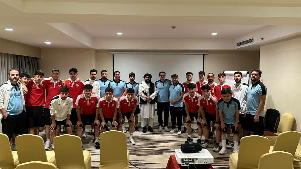 د اندونیزیا اسیا ملتونو جام؛ مولوي احمدالله وثیق د فوټسال ملي لوبډلې له لوبغاړو سره ولیدل