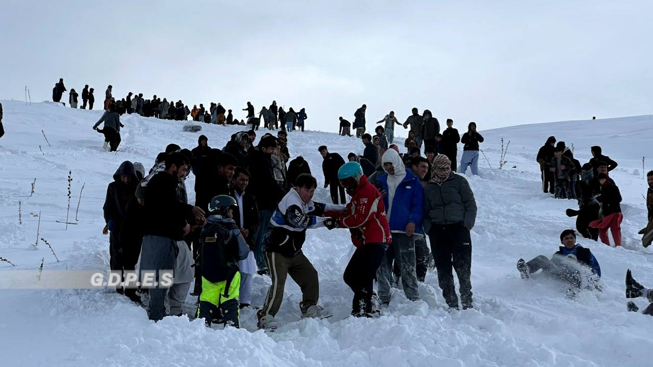 کابل ؛ نخستین برنامه همگانی اسنوبورد میان ۱۰۰ تن برگزار شد 