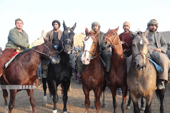 بلخ ؛ برگزاری رقابت‌های بزکشی میان ٥٠ چاپنداز در ولسوالی بلخ