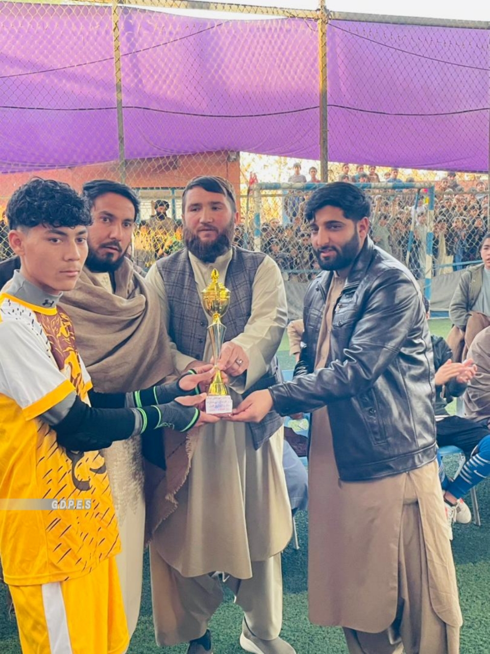 بادغیس؛ مرکز قلعه نو کې د ۱۶ لوبډلو ترمنځ د ۱۶ کلنو کم عمره ځوانانو د فوټسال غوره لیګ سیالۍ پای ته ورسېدې