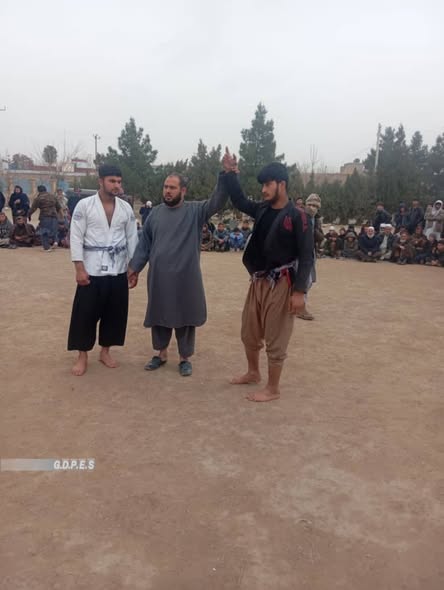 کندز کې د ۴۰ ورزشکارانو ترمنځ د سیمه‌ییزې غېږ نیونې سیالۍ ترسره شوې