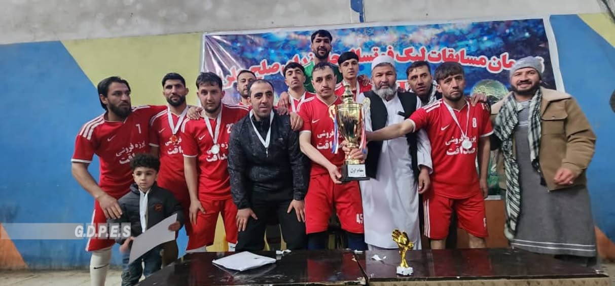 میدان وردګ؛ جلرېز ولسوالۍ کې د ۱۶ لوبډلو ترمنځ د فوټسال سیالۍ پای ته ورسېدې