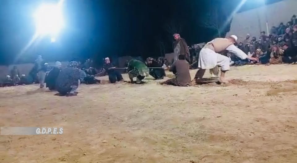 جوزجان ؛ مسابقات ریسمان کشی میان ۴ تیم در ولسوالی منگجک برگزار شد