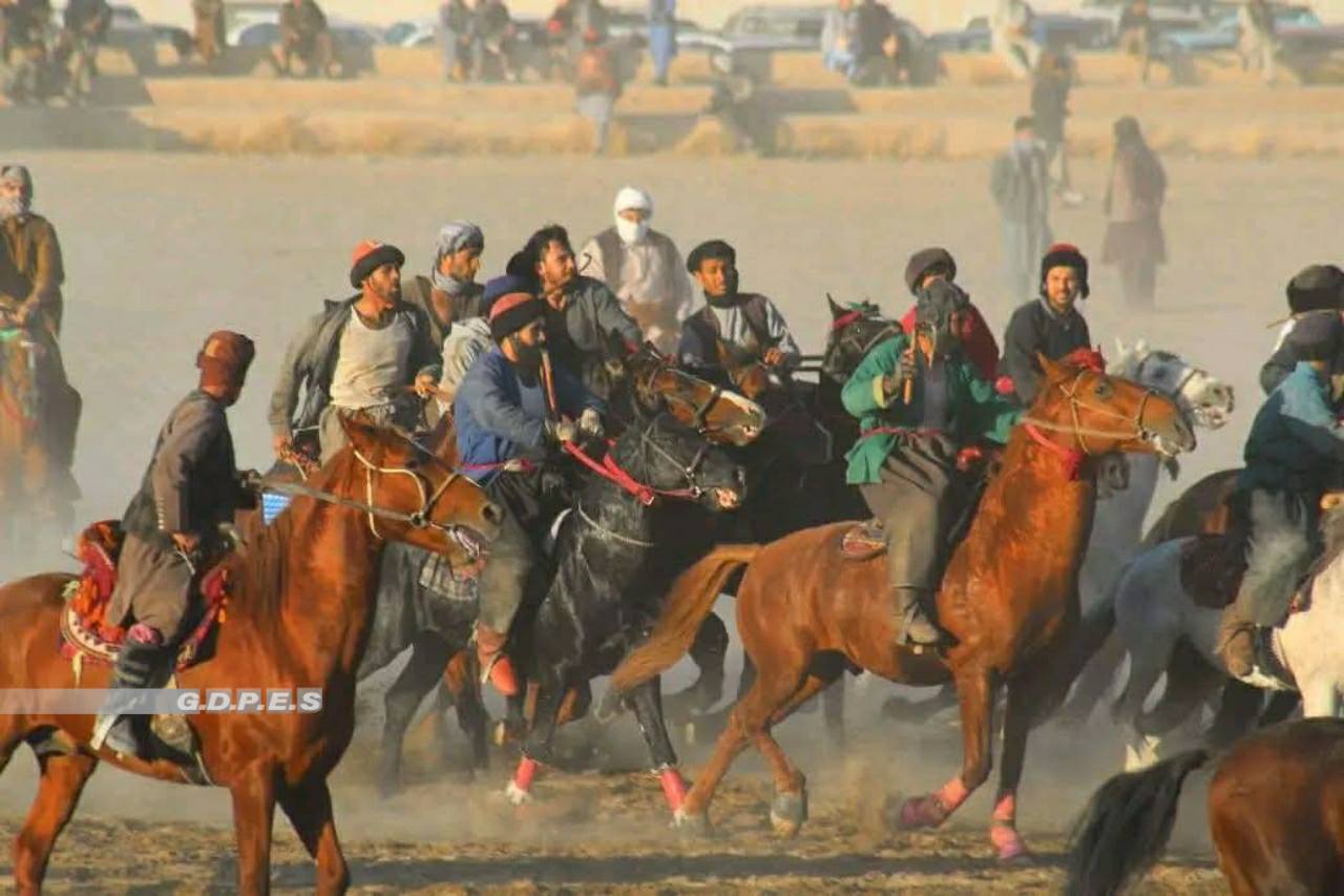 بلخ ؛ برگزاری رقابت‌های بزکشی میان ٥٠ چاپنداز در ولسوالی بلخ