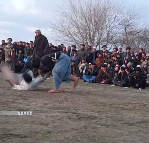 تخار؛ رقابت های کشتی محلی با اشتراک ۵۰ تن در ولسوالی خواجه بهاوالدین برگزار شد