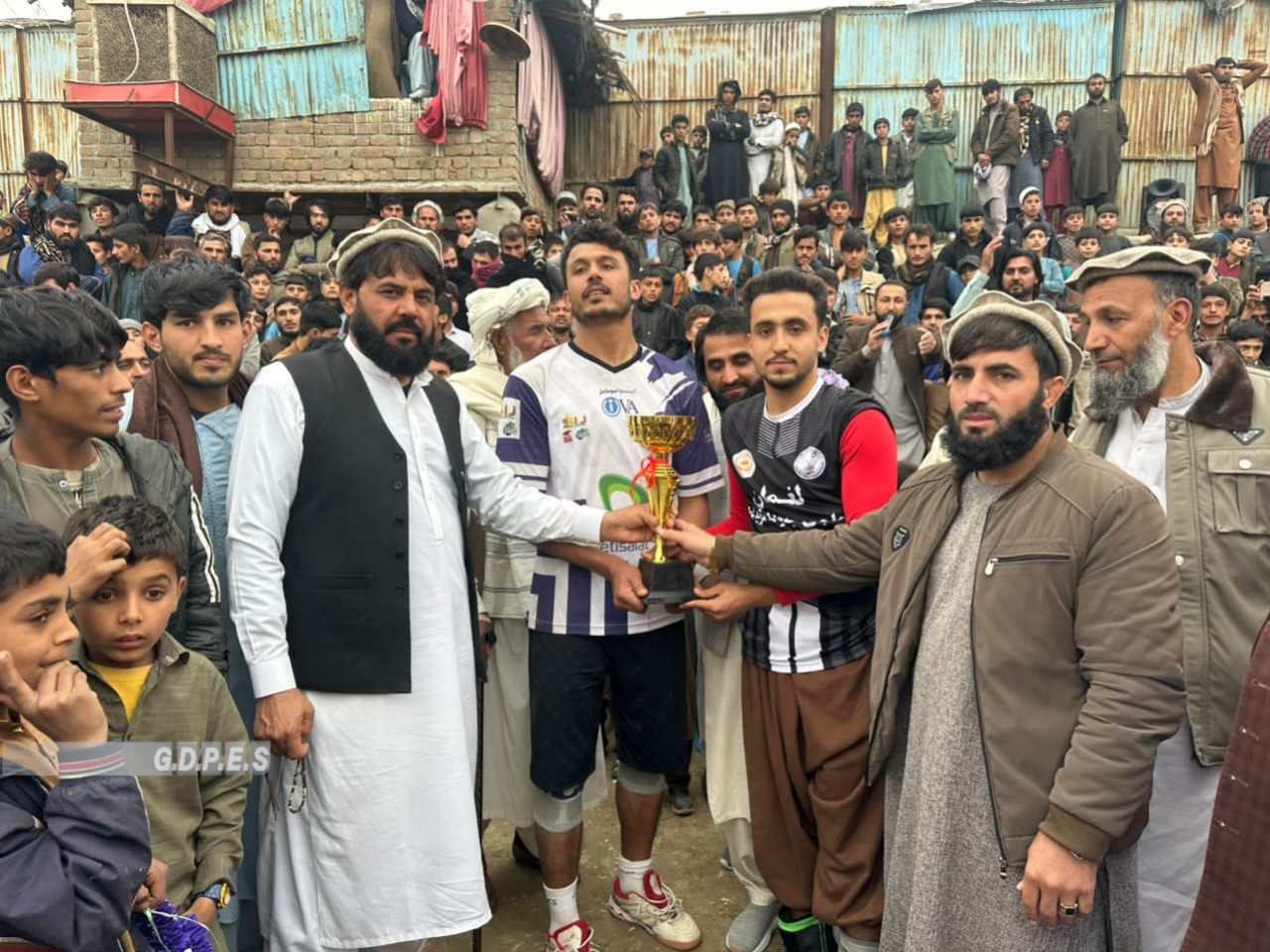 لغمان؛ قرغیو ولسوالۍ کې د ۳۲ لوبډلو ترمنځ د والیبال سیالۍ پای ته ورسېدې