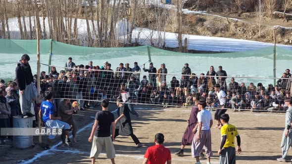 بامیان مرکز کې د ۱۰ لوبډلو ترمنځ د واليبال سيالۍ پای ته ورسېدې