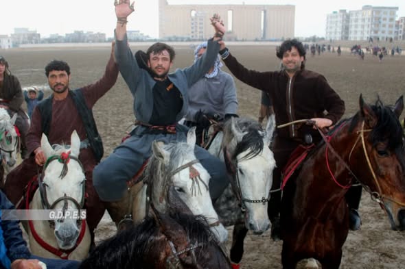 بلخ؛ برگزاری رقابت‌های بزکشی میان ٥٠ چاپنداز در شهر مزار شريف