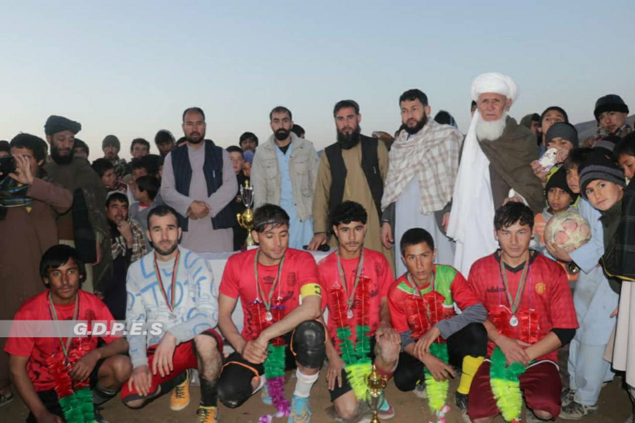 بادغیس ؛ تیم فوتبال خیبر چشمه سلطان قهرمان جام فوتبال اتحاد همدلی جوانان ولسوالی مقر شد