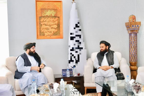 د ورزش ادارې عمومي رئیس مولوي احمد الله وثیق په ابوظبي کې د افغانستان له سفیر سره وکتل