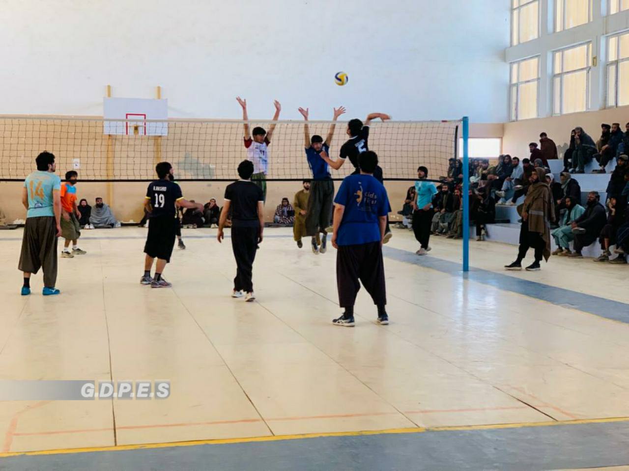 ميدان وردګ؛ مرکز میدان ښار کې د ١٢ لوبډلو ترمنځ د واليبال سیالۍ پیل شوې