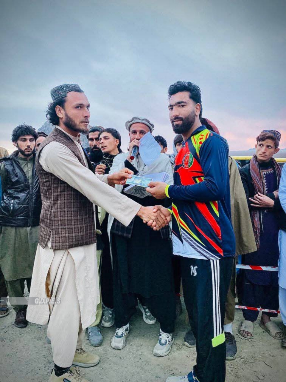 لغمان؛ علینګار ولسوالۍ کې د ۳۲ لوبډلو ترمنځ د ټېپ بال کرېکټ سیالۍ پای ته ورسېدې