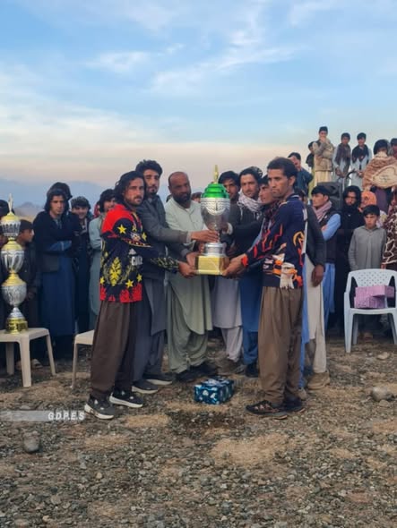 خوست؛ ځاځي میدان ولسوالۍ کې د شپږو لوبډلو ترمنځ د ټېپ بال کرېکټ سیالۍ پای ته ورسېدې