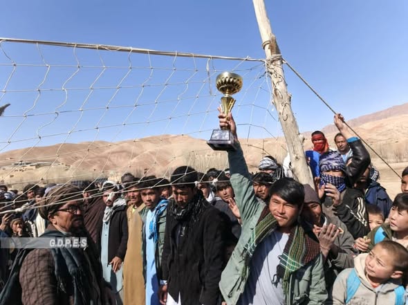 بامیان؛ يکاولنګ ولسوالۍ کې د ۲۰ لوبډلو ترمنځ د واليبال ژمني جام سيالۍ پای ته ورسېدې