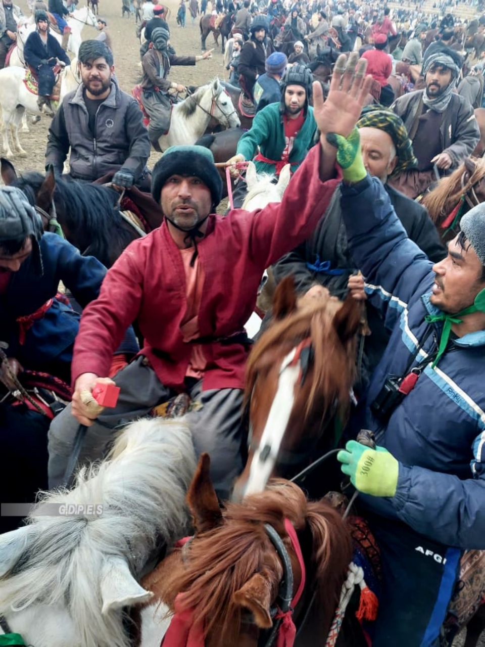 بلخ؛ برگزاری رقابت‌های بزکشی میان ١٠٠ چاپنداز در شهر مزار شريف