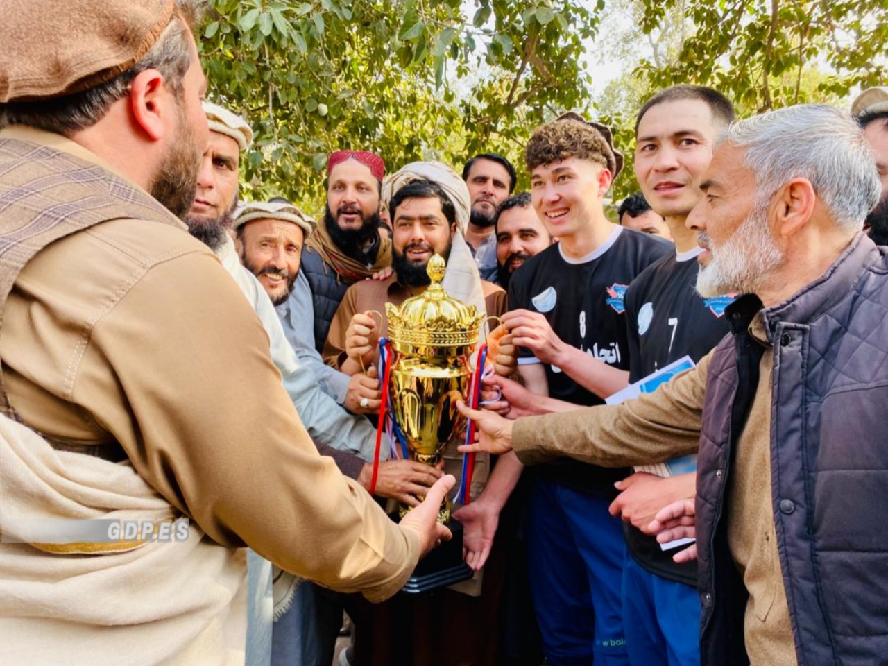 ننګرهار؛ مرکز جلال آباد ښار کې د ۳۲ لوبډلو ترمنځ د والیبال سیالۍ پای ته ورسېدې
