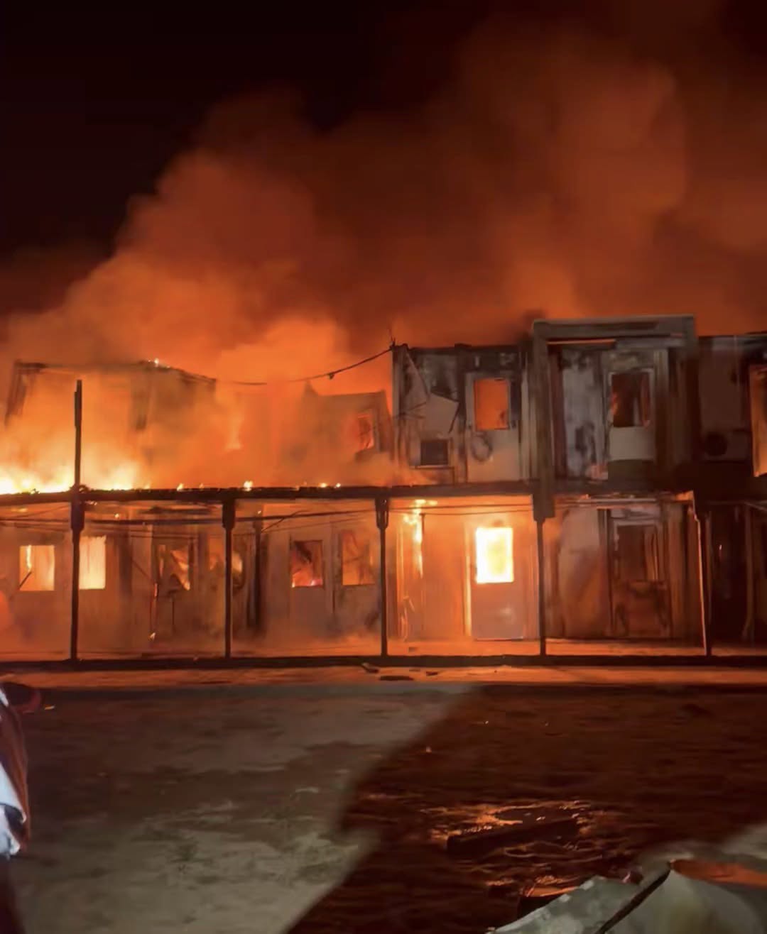 له بده مرغه پاک.ستاني پوځ.ي رژیم د خپلو جنایتونو په دوام، تېره شپه په کابل کې د روږدو ناروغانو ۲۰۰۰ بستریز روغتون بمبارد کړ، چې په دغه پېښه کې نږدې ۴۰۰ بې ګناه عام ناروغان په شهادت ورسېدل او ګڼ شمېر نور ټپیان دي.