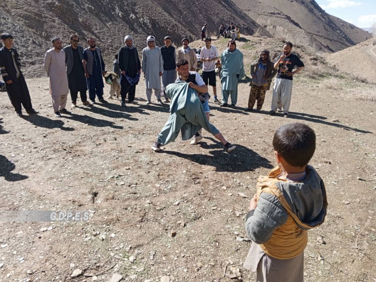 دایکندی؛ رقابت‌های کشتی محلی با اشتراک ۲۲ تن در ولسوالی خدیر برگزار شد