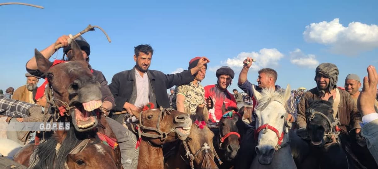 کندز؛ رقابتهای بزکشی کشی میان ۶۰ چاپنداز در ولسوالی قلعه زال برگزار شد