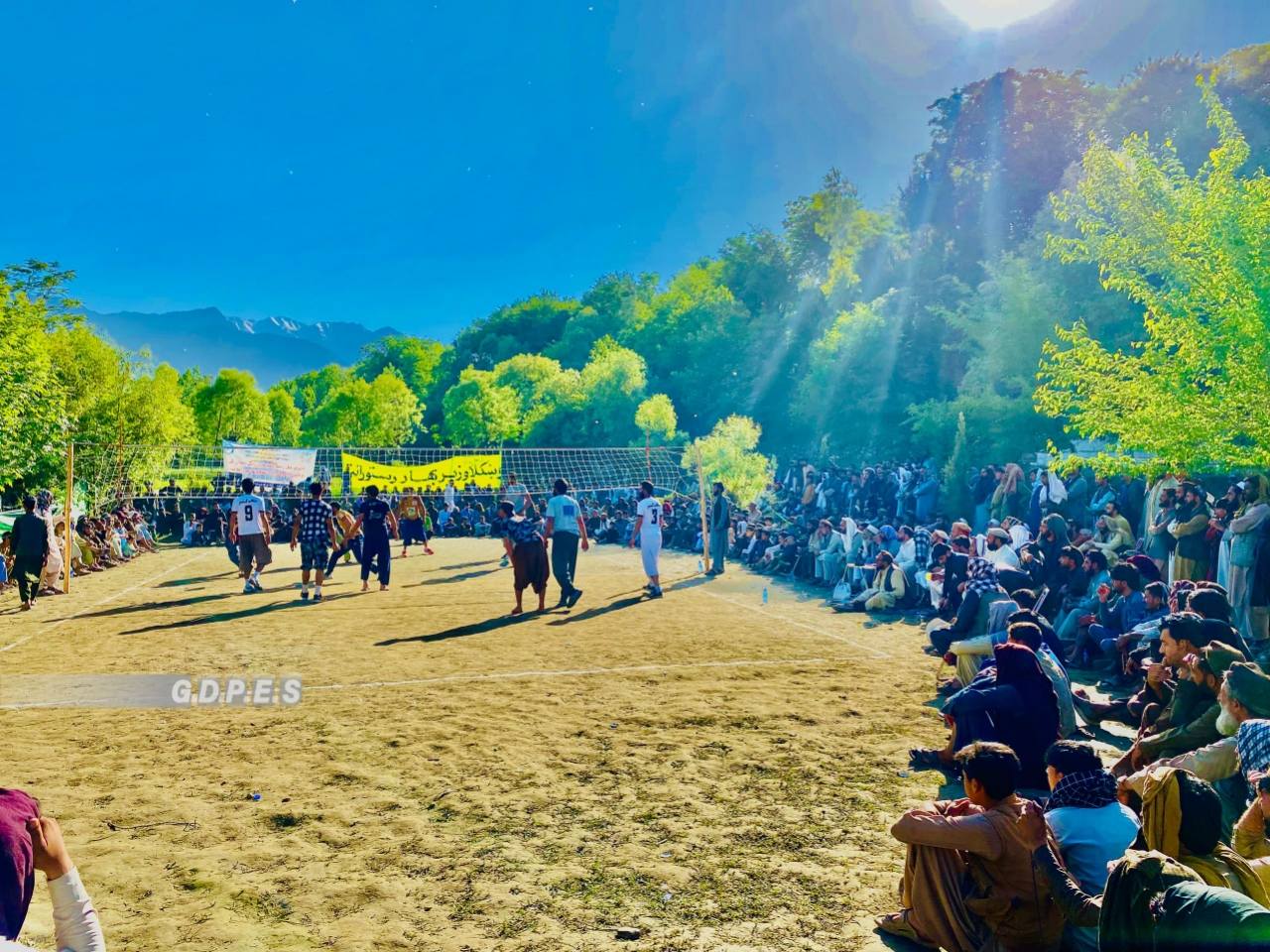 ننګرهار؛ خوږیاڼو ولسوالۍ کې د ١٨ لوبډلو ترمنځ د والیبال سیالۍ پیل شوې