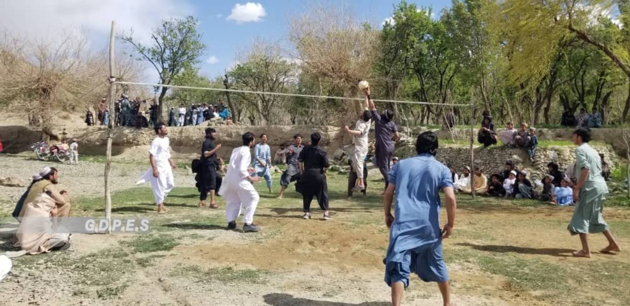 زابل؛ ارغنداب ولسوالۍ کې د ١٢ لوبډلو ترمنځ د والیبال سیالۍ پیل شوې