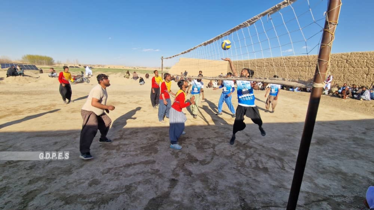 غزنی؛ رقابت های والیبال با اشتراک ۱۲ تیم در ولسوالی گیلان آغاز شد