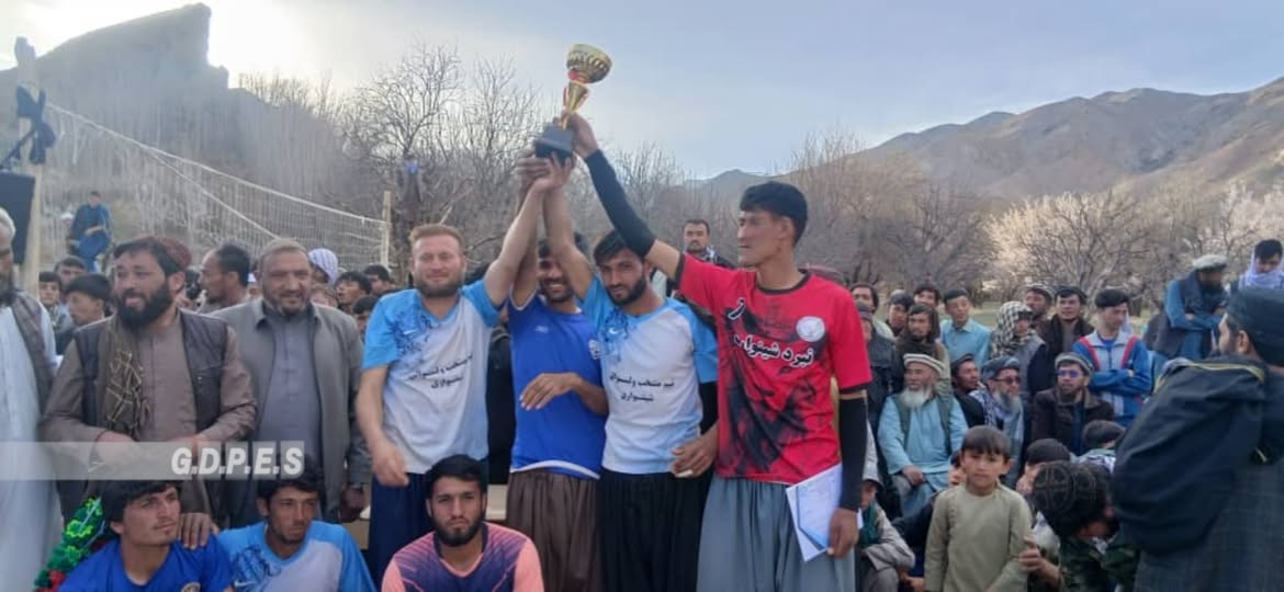 پروان؛ شیخ علي ولسوالۍ کې د ۱۶ لوبډلو ترمنځ د واليبال سيالۍ پای ته ورسېدې