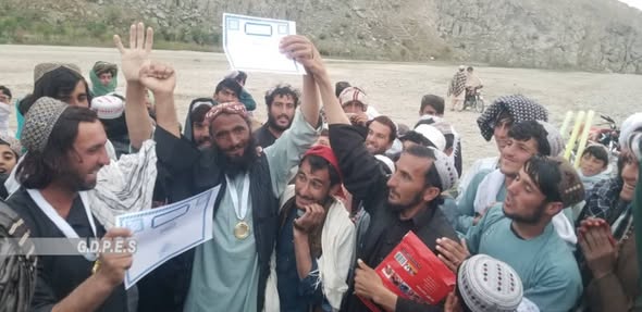 زابل؛ ازغنداب ولسوالۍ کې د ٢٤ ورزشکارانو ترمنځ د تیږې اچولو سیالۍ ترسره شوې