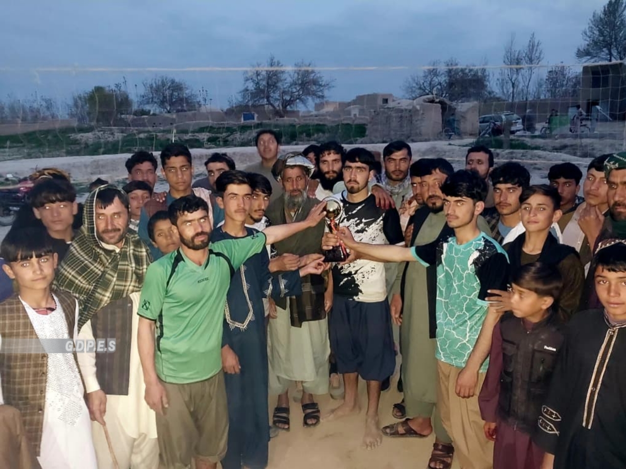 بلخ ؛ دولت آباد ولسوالۍ کې د ۲۰ لوبډلو ترمنځ د والیبال سیالۍ ترسره شوې
