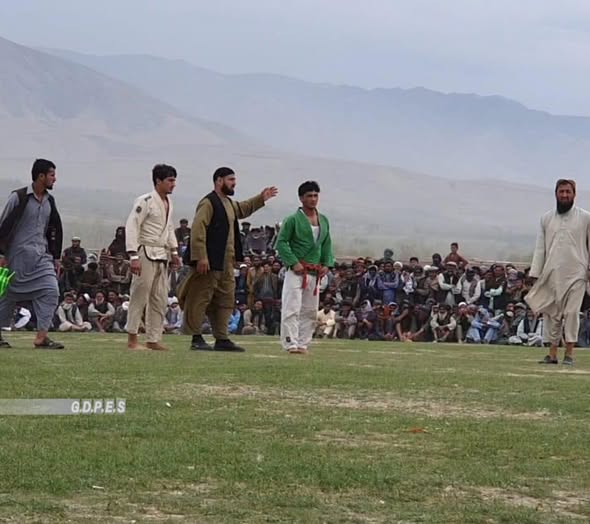 تخار؛ رقابت‌های کشتی محلی با اشتراک ۱۰۰ تن در ولسوالی اشکمش به پایان رسید