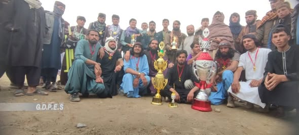 لوگر؛ څرخ ولسوالۍ کې د ۱۲ لوبډلو ترمنځ د ټېپ بال کرېکټ سیالۍ پای ته ورسېدې