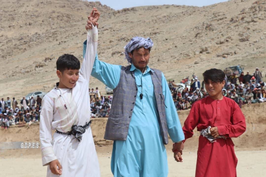 دایکندی؛ رقابت‌های کشتی رستمی با اشتراک ۲۰ تن در ولسوالی میرامور برگزار شد