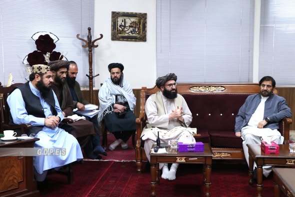 د کابل د يو شمېر سيمو مشرانو د المپيک بدني روزنې او ورزش رياست له عمومي رئيس سره وکتل