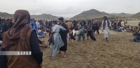 زابل؛ ارغنداب ولسوالۍ کې د ٤٠ پهلوانانو ترمنځ د غېږ نیونې سیالۍ ترسره شوې
