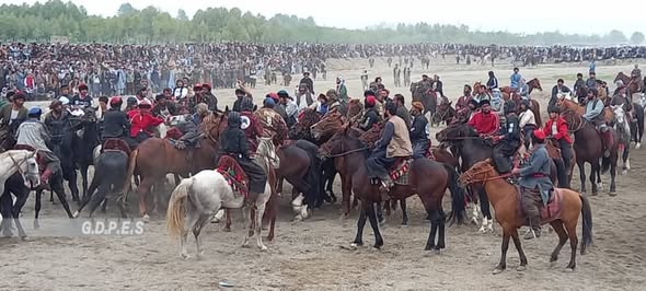 تخار؛ رقابت های بزکشی با اشتراک ۲۰۰ تن در شهر تالقان به پایان رسید