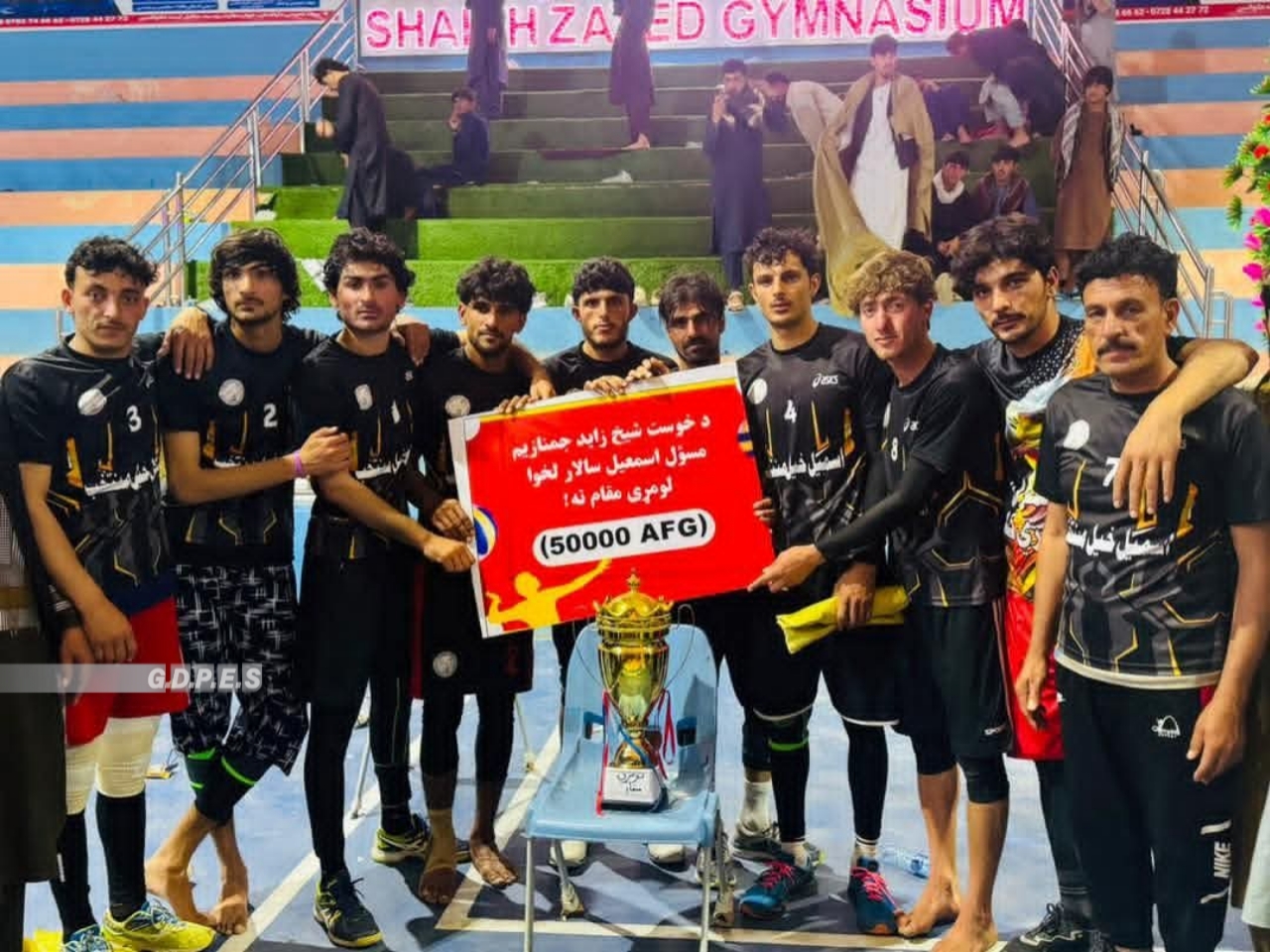 خوست کې د ۳۰ لوبډلو ترمنځ د والیبال سیالۍ پای ته ورسېدې