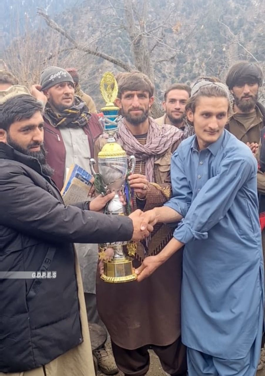 نورستان؛ وايګل ولسوالۍ کې د اتو لوبډلو ترمنځ د ټېپ بال کرېکټ سیالۍ پای ته ورسېدې