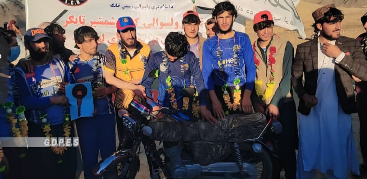 لوگر؛ رقابت های تیپ بال کرکت با اشتراک ۲۶ تیم از در ولسوالی خروار به پایان رسید