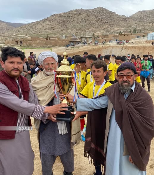 مسابقات فوتبال میان دوازده تیم در ولسوالی شهرستان ولایت دایکندی به پایان رسید