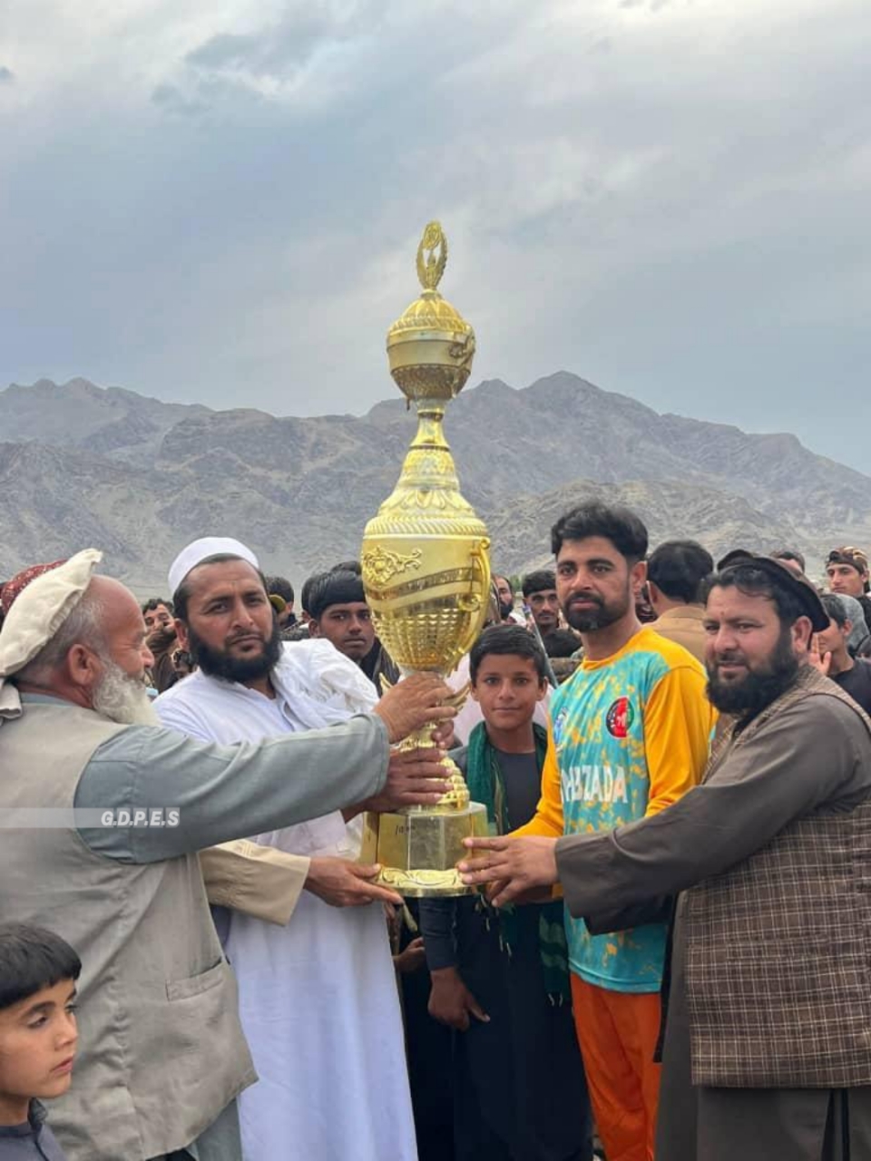 ننګرهار؛ لعل پورې ولسوالۍ کې د ۲۴ لوبډلو ترمنځ د ټېپ بال کرېکټ سیالۍ پای ته ورسېدې