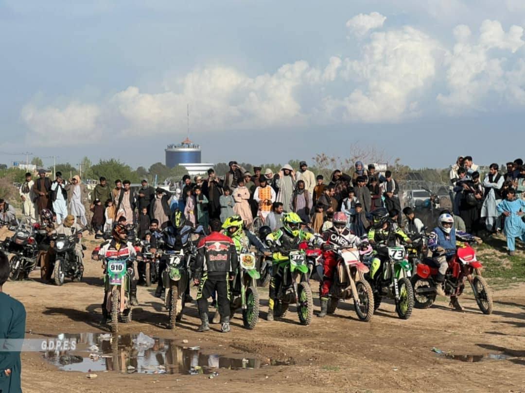 هرات؛ نمایش های موتورسایکل سواری با اشتراک ۴۰ تن در مرکز برگزار شد