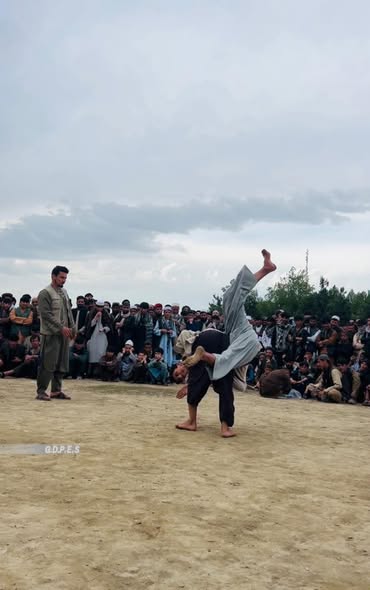 مسابقات کشتی محلی میان هفتاد ورزشکار در شهر تالقان مرکز ولایت تخار برگزار گردید